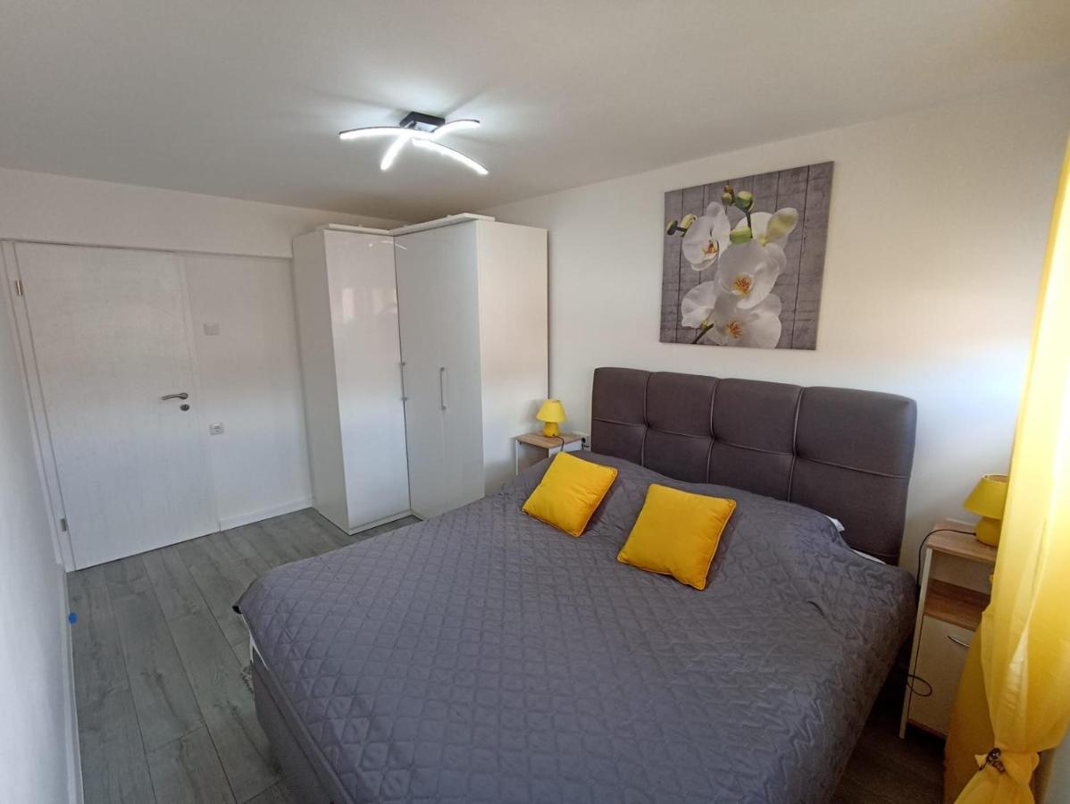 Beetlejuice Apartments 希贝尼克 外观 照片