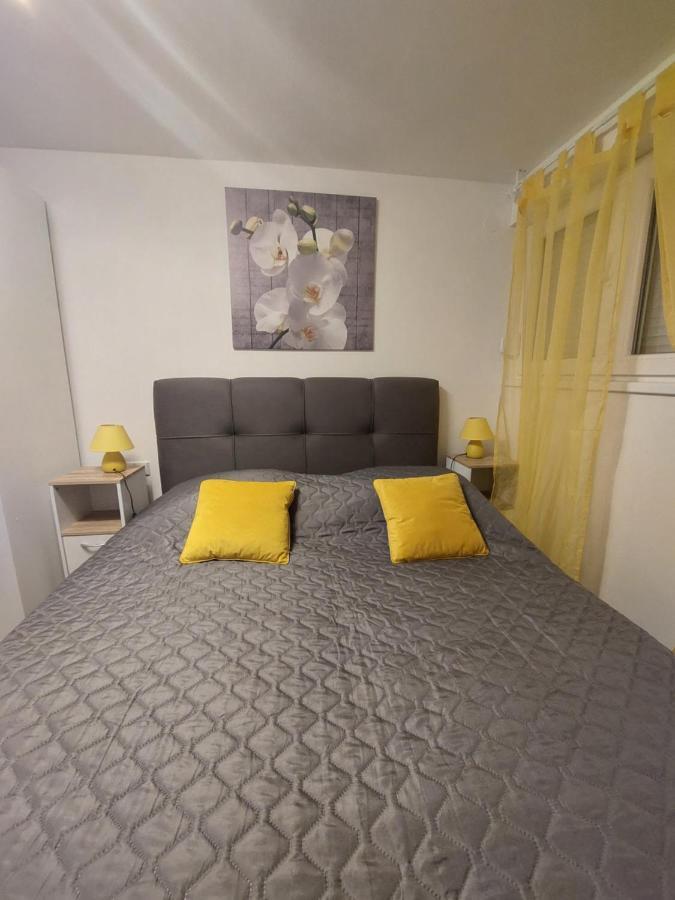 Beetlejuice Apartments 希贝尼克 外观 照片